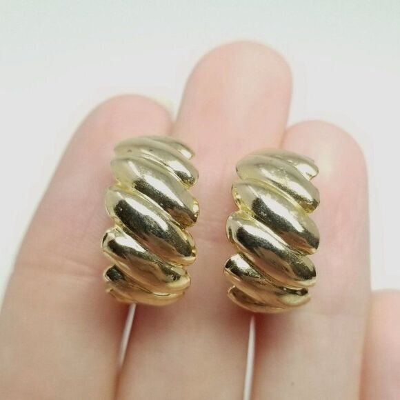 Vintage Gold Tone Ribbed Hoop Earrings, Stud Huggie Style, Estate - Picture 1 of 5
